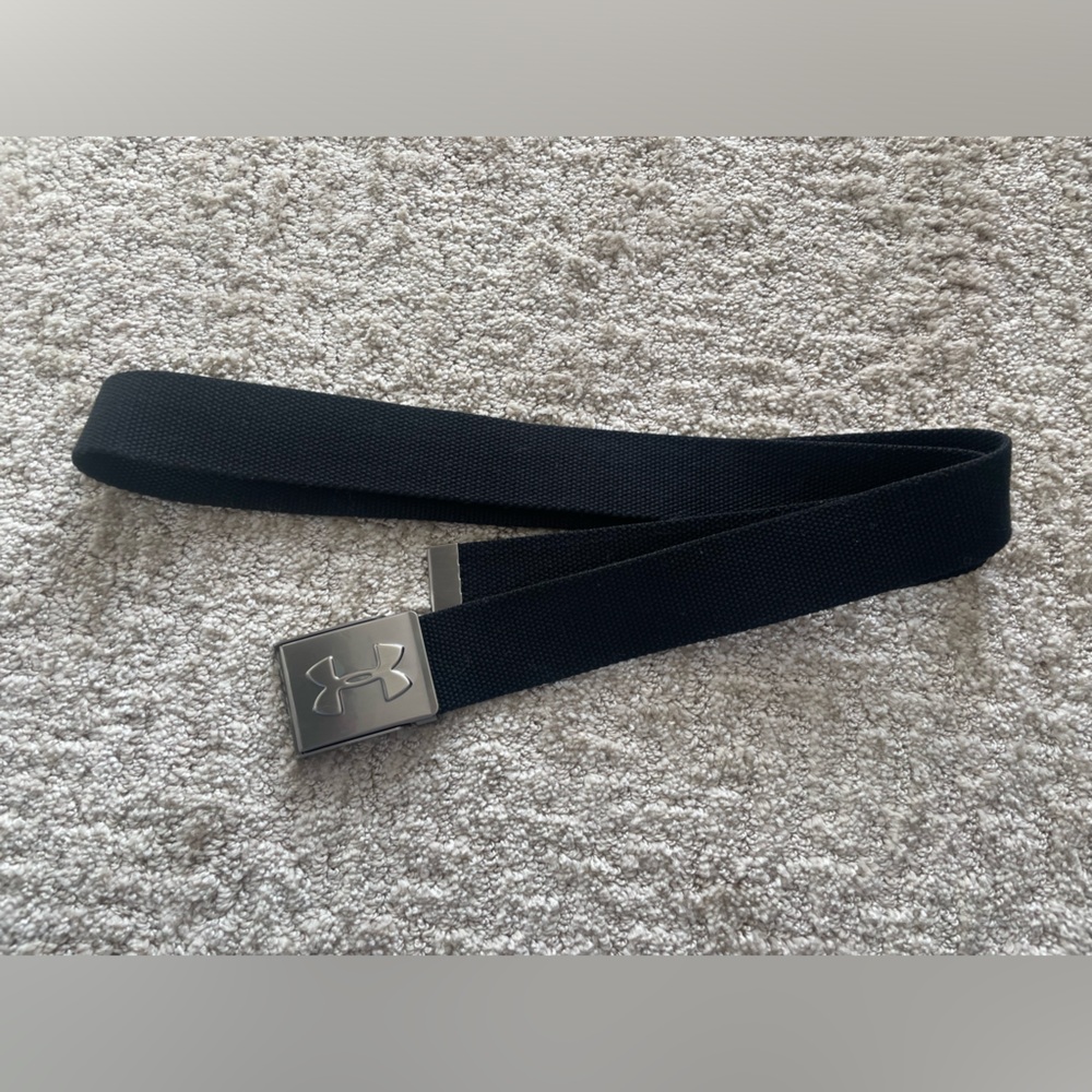 Under Armour Men’s Webbed Belt.  Pre Owned Excellent Condition. Black.